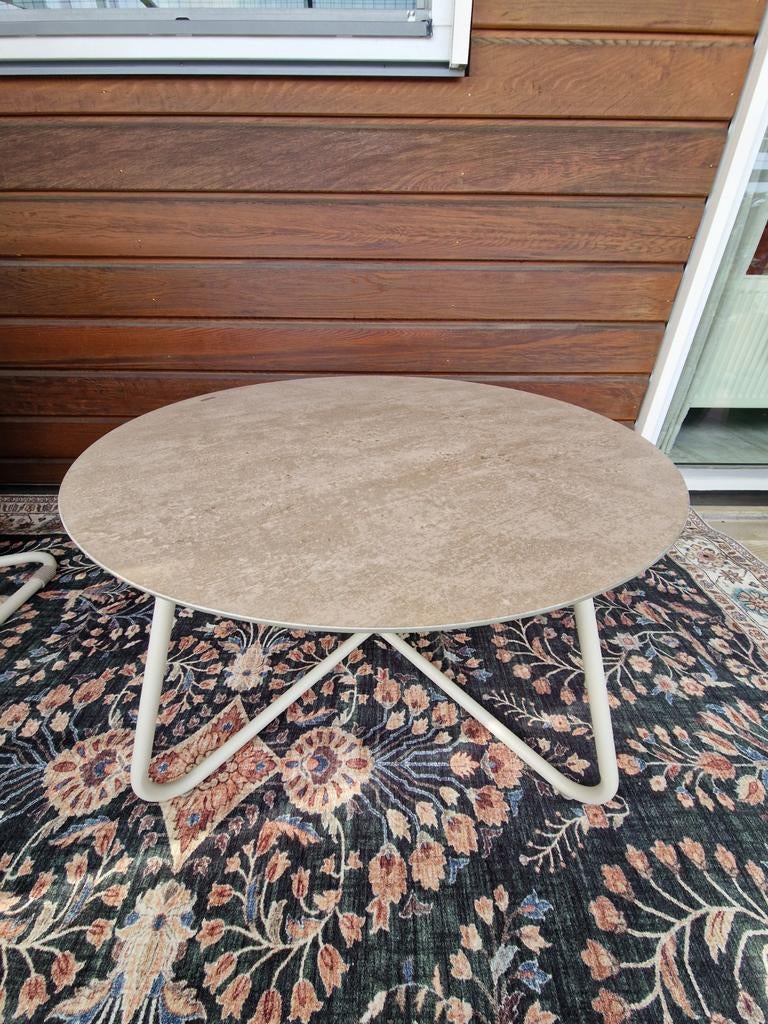 Zand/beige kleurige tafel voor balkon/tuin (ongebruikt)., Tuin en Terras, Ophalen, Nieuw, Rond