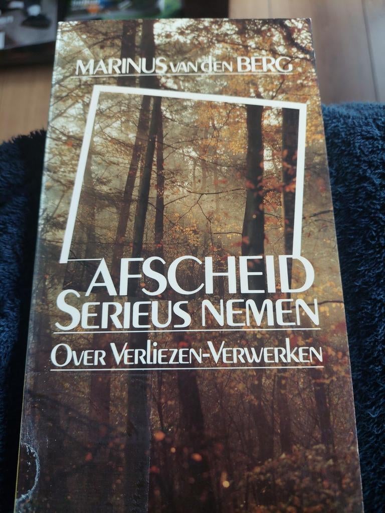Afscheid Serieus Nemen - Marinus van den Berg, Ophalen of Verzenden, Gelezen, Marinus van den Berg