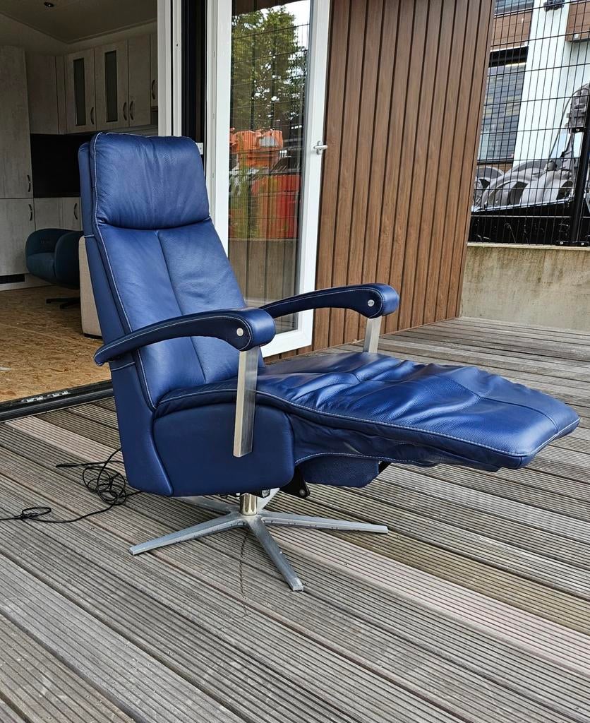 Elektrische Sta-op Stoel - Blauw Leder, Huis en Inrichting, Fauteuils, Ophalen, Gebruikt, Modern, Comfort, 75 tot 100 cm