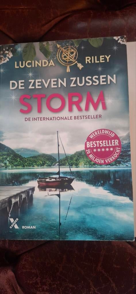 De Zeven Zussen: Storm - Lucinda Riley (Paperback), Ophalen of Verzenden, Gelezen, Lucinda Riley, Nederland