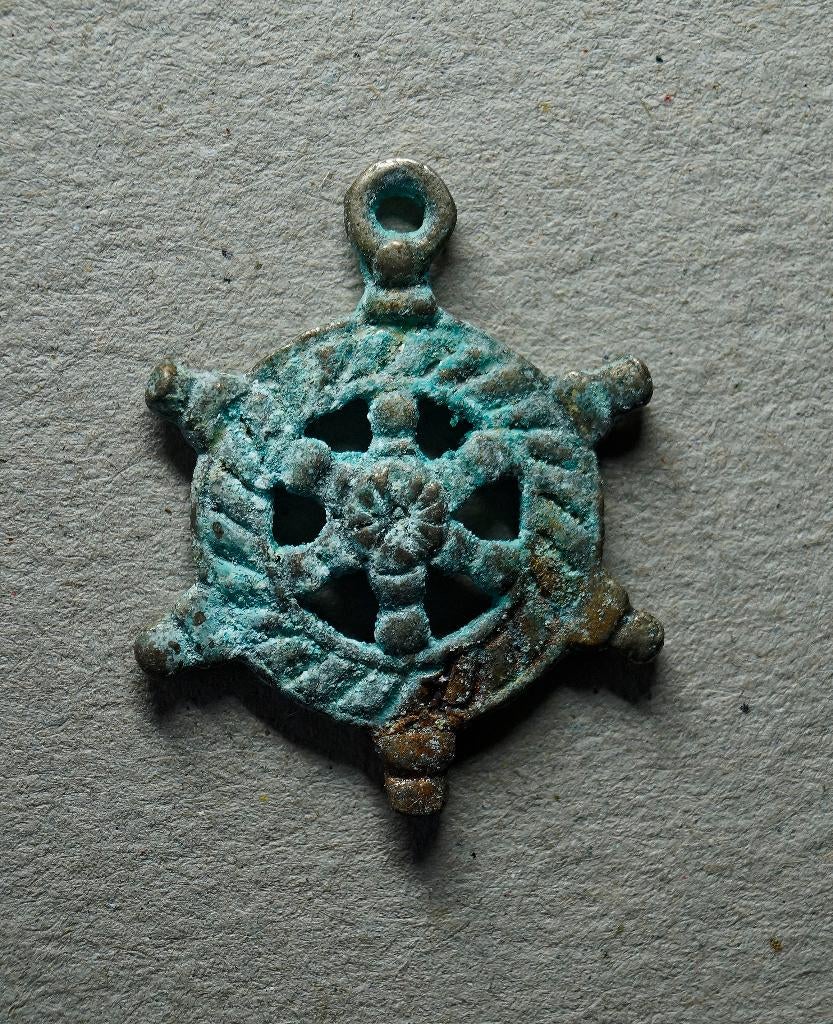 Medalion - Zonne symbool - Brons - Bodemvondst, Ophalen of Verzenden