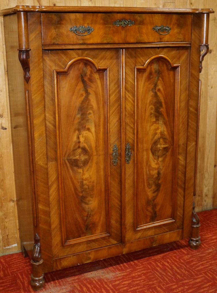 Noten Tweedeurskast meidenkast Antiek Boekenkast servieskast, Antiek en Kunst, Antiek | Meubels | Kasten, Ophalen