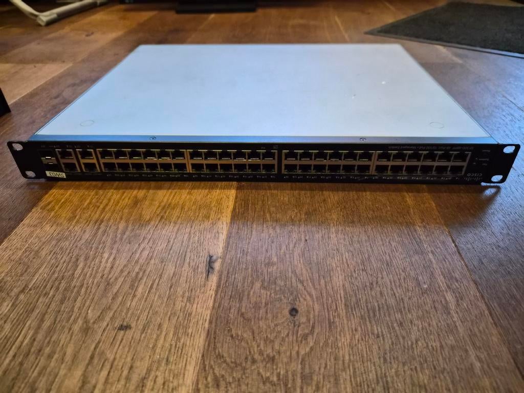Cisco SF300-48PP 48-poorts PoE+ Managed Switch, Computers en Software, Netwerk switches, Ophalen of Verzenden, Gebruikt
