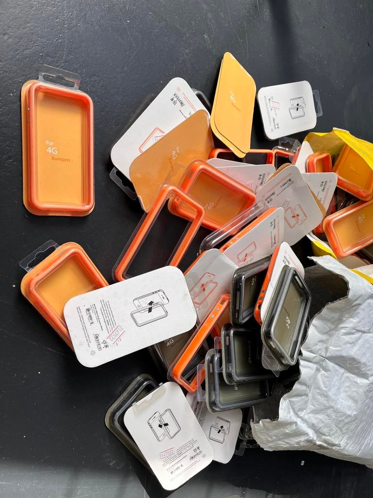 2 tassen met hoesjes voor Iphone 4, Ophalen of Verzenden, Nieuw