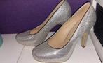 Stiletto/pumps/hakken zilver glitter maat 41, NIEUW IN DOOS, Kleding | Dames, Ophalen of Verzenden, Nieuw, Overige kleuren