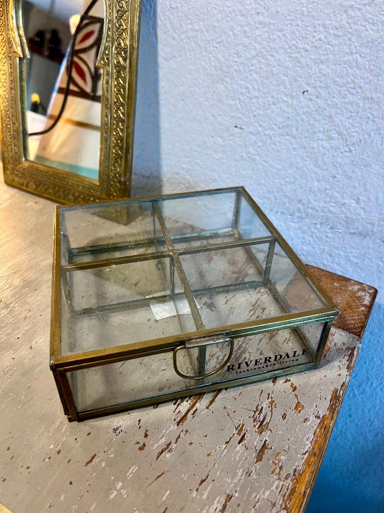 Glazen vitrine theedoos Riverdale vitrinedoosje vakkenkastje, Glas, Goud, Ophalen of Verzenden, Zo goed als nieuw