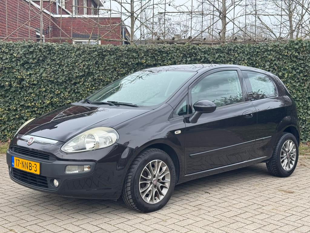 Fiat Punto 1.4 3DR AUTOMAAT 2010 Zwart, 40 €/maand, 4 cilinders, 400 kg, Zwart