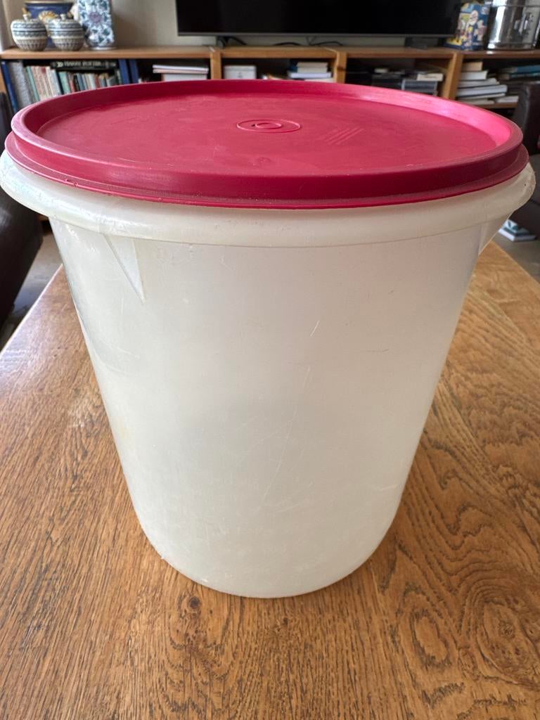Grote Tupperware voorraadbus met rood deksel wasemmer, Huis en Inrichting, Keuken | Tupperware, Ophalen of Verzenden, Gebruikt