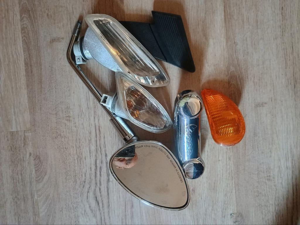Vespa scooter lampen en spiegel, Fietsen en Brommers, Scooters | Vespa, Ophalen