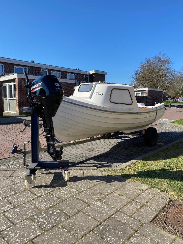 Vissersboot, Watersport en Boten, Vis- en Consoleboten, Gebruikt, 10 tot 30 pk, 3 tot 6 meter, Benzine, Buitenboordmotor, Polyester