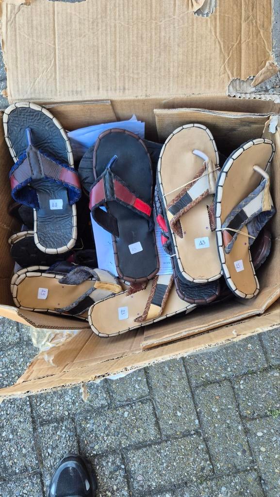 Unieke gerecyclede slippers uit Kenia - Winnaar van prijs!, Kleding | Dames, Schoenen, Ophalen of Verzenden