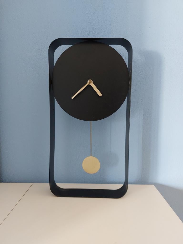 Zwarte wandklok met klepel Made, Ophalen of Verzenden, Zo goed als nieuw, Analoog, Wandklok
