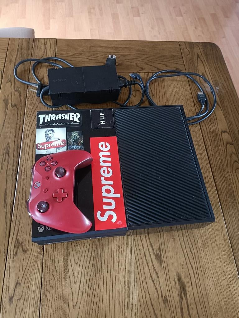 Xbox One - Volledig gereset met controller en kabels, Spelcomputers en Games, Spelcomputers | Xbox One, Ophalen of Verzenden, Gebruikt