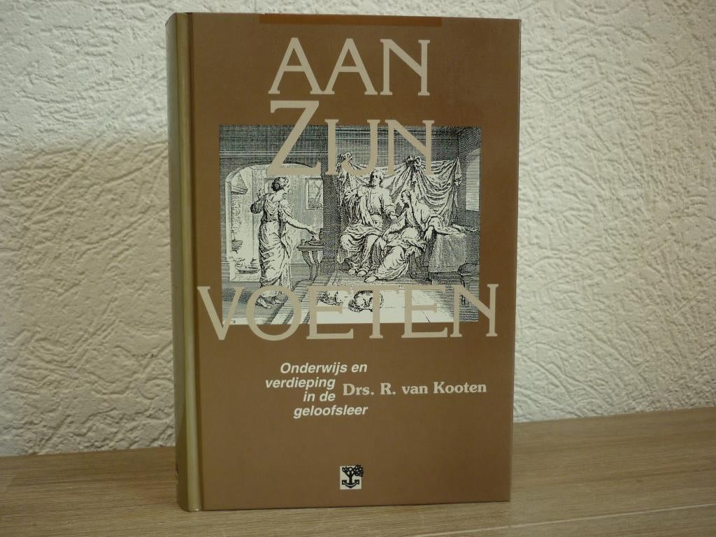 Drs. R. van Kooten - Aan zijn voeten onderwijs en verdieping, Boeken, Ophalen of Verzenden, Gelezen, Christendom | Protestants