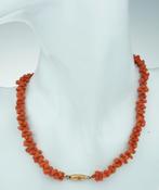 Bloedkoraal antieke ketting fraai 14k gouden pijp slot dames