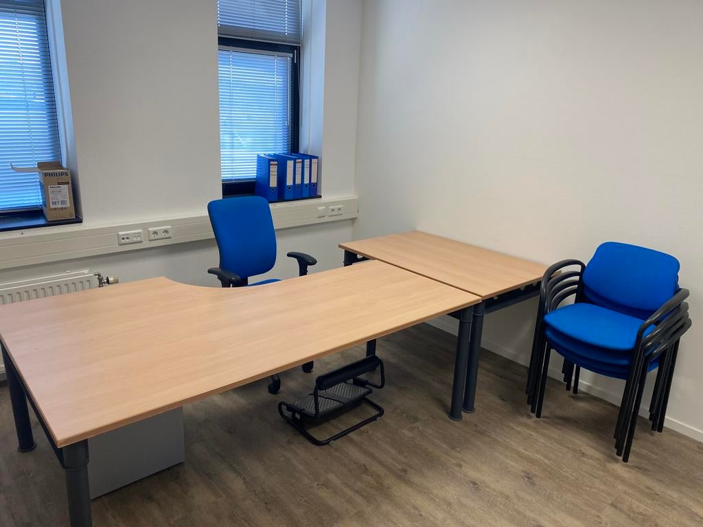 Gratis ‘setje’ kantoormeubelen, kantoor meubels, Ophalen, Gebruikt