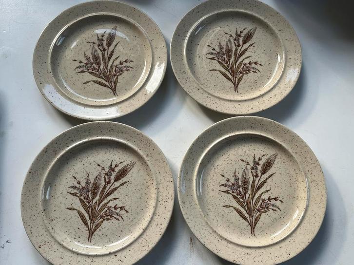 Set van 4 retro 70’s stoneware bordjes (19,5 cm), Huis en Inrichting, Keuken | Servies, Zo goed als nieuw, Bord(en), Overige stijlen
