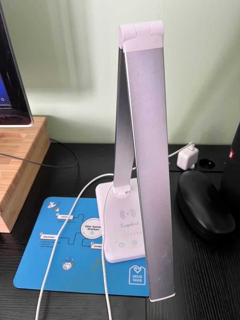 Bureau lamp met telefoon oplader, Ophalen, Minder dan 60 m³, 3 snelheden of meer, Zo goed als nieuw