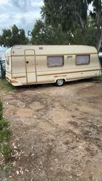 Mooie bijzondere LMC LORD Gold Editie met eindkeuken, Vast bed, Rondzit, Particulier, 5 tot 6 meter