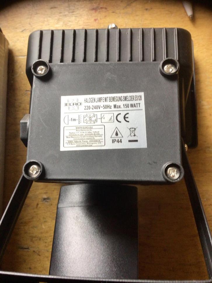 Nieuwe buitenlamp met bewegingsmelder - Halogeen schijnwerpe, Tuin en Terras, Buitenverlichting, Nieuw, Wandlamp, Overige materialen