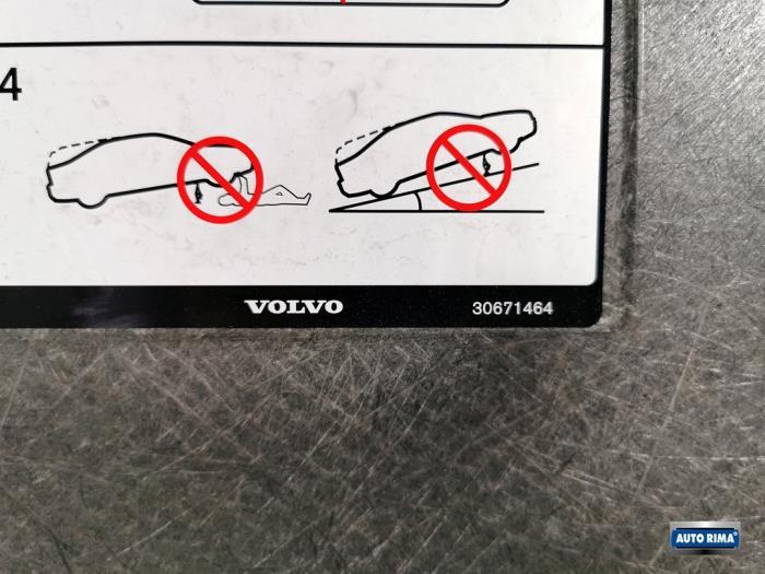 Vloerplaat bagageruimte van een Volvo XC60, Gebruikt, -, -, Ophalen of Verzenden