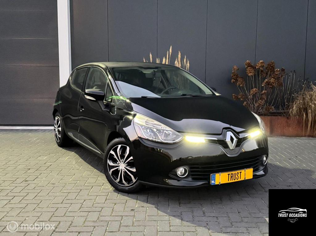 Renault Clio LED STOELVERWAMING NW DISTRIBUTIE NAVI NAP, Voorwielaandrijving, Euro 5, Gebruikt, Handgeschakeld