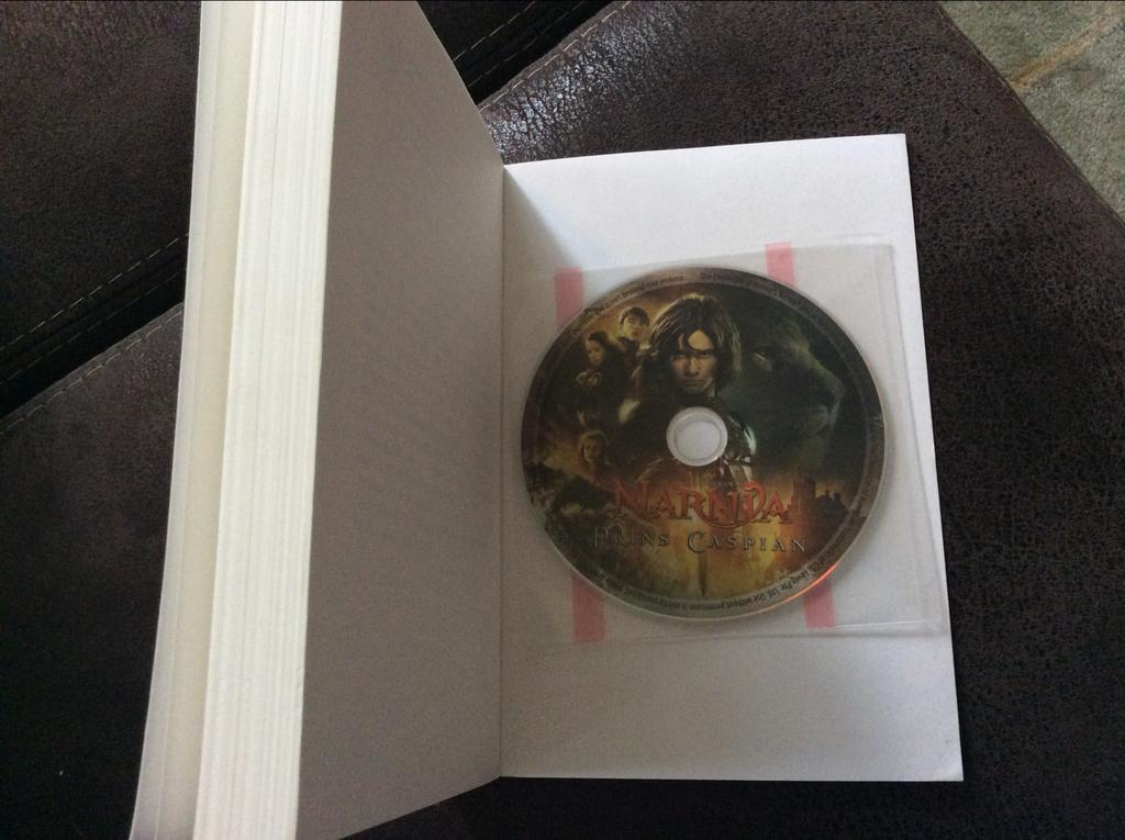 De Kronieken van Narnia: Prins Caspian - Boek met DVD, Ophalen of Verzenden, Zo goed als nieuw