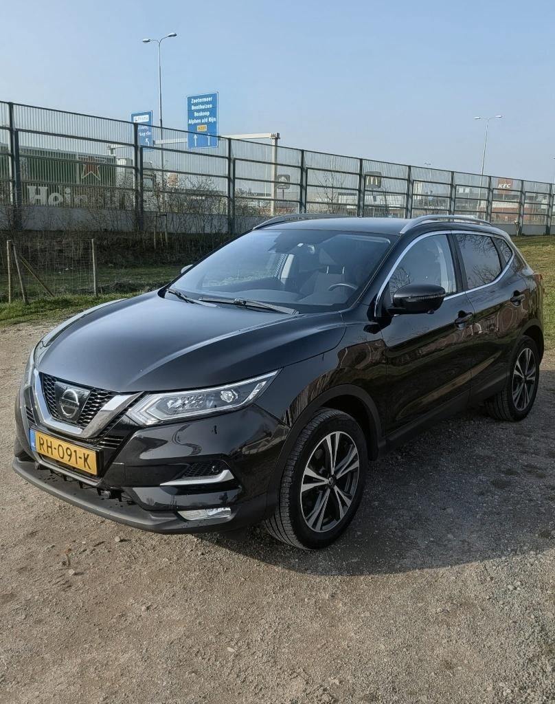 Nissan Qashqai 1.2, 125000 km, Trekhaak, Panoramadak, apk 27, Auto's, Nissan, Stof, Euro 6, 4 cilinders, Zwart