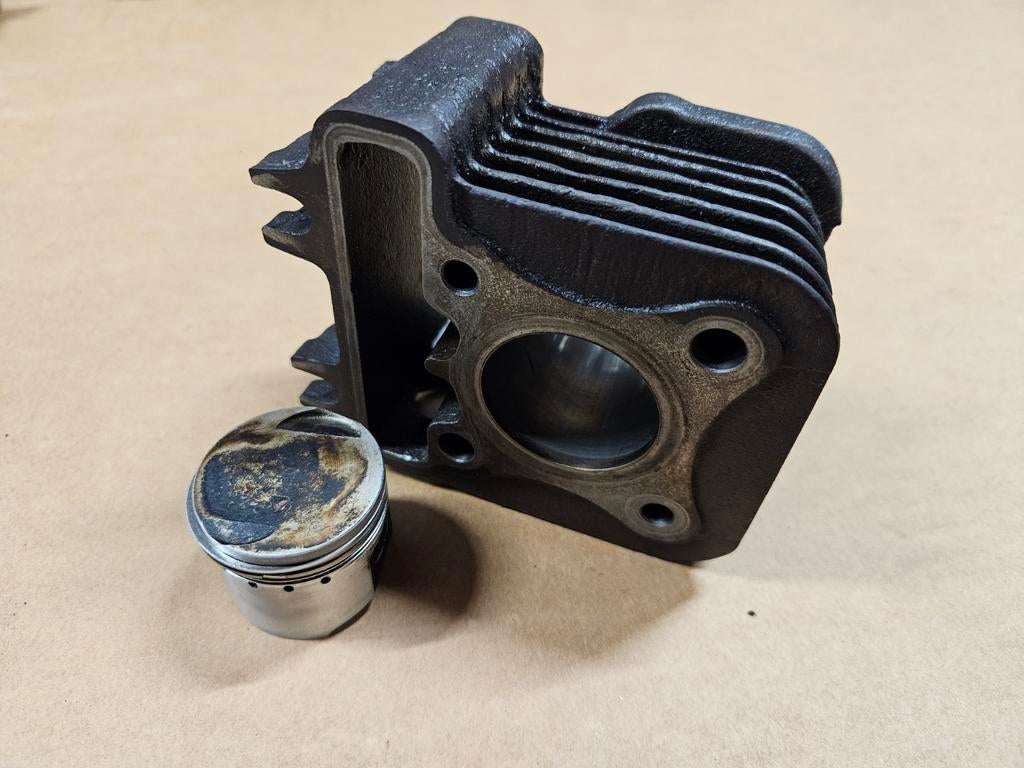 cilinderset piaggio zip 4 takt, Fietsen en Brommers, Brommeronderdelen | Algemeen, Zo goed als nieuw, Blok, Ophalen of Verzenden