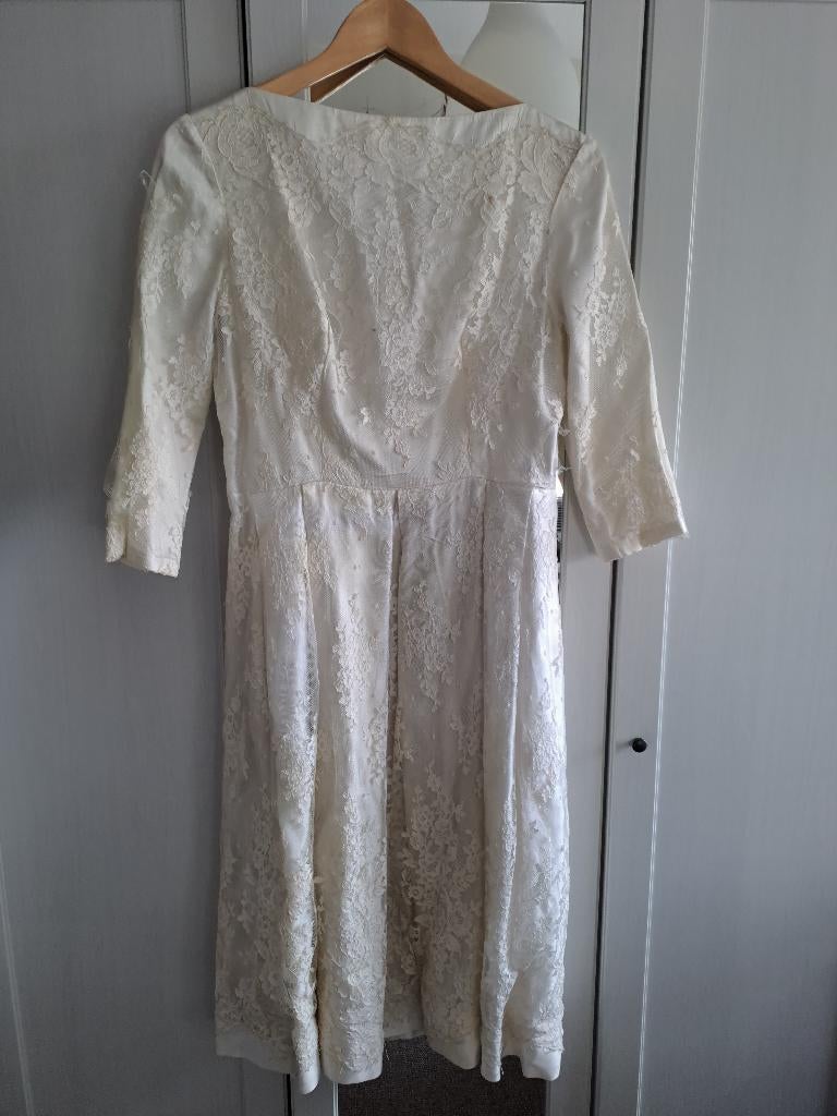 Vintage trouwjurk, Ophalen, Gedragen, Wit, Trouwjurk