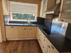 Hoekkeuken met Bosch inbouwapparatuur, Ophalen, Gebruikt, Hoekkeuken, Crème