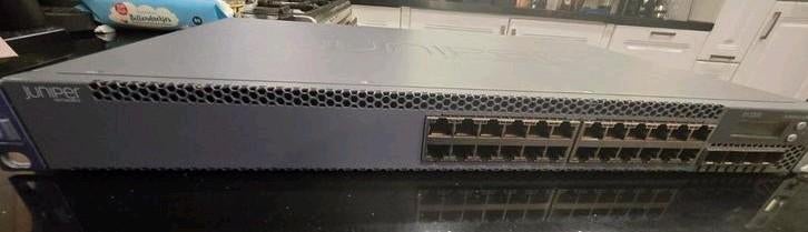 Juniper Networks EX2200-24T-4G manage switch, Computers en Software, Netwerk switches, Ophalen of Verzenden