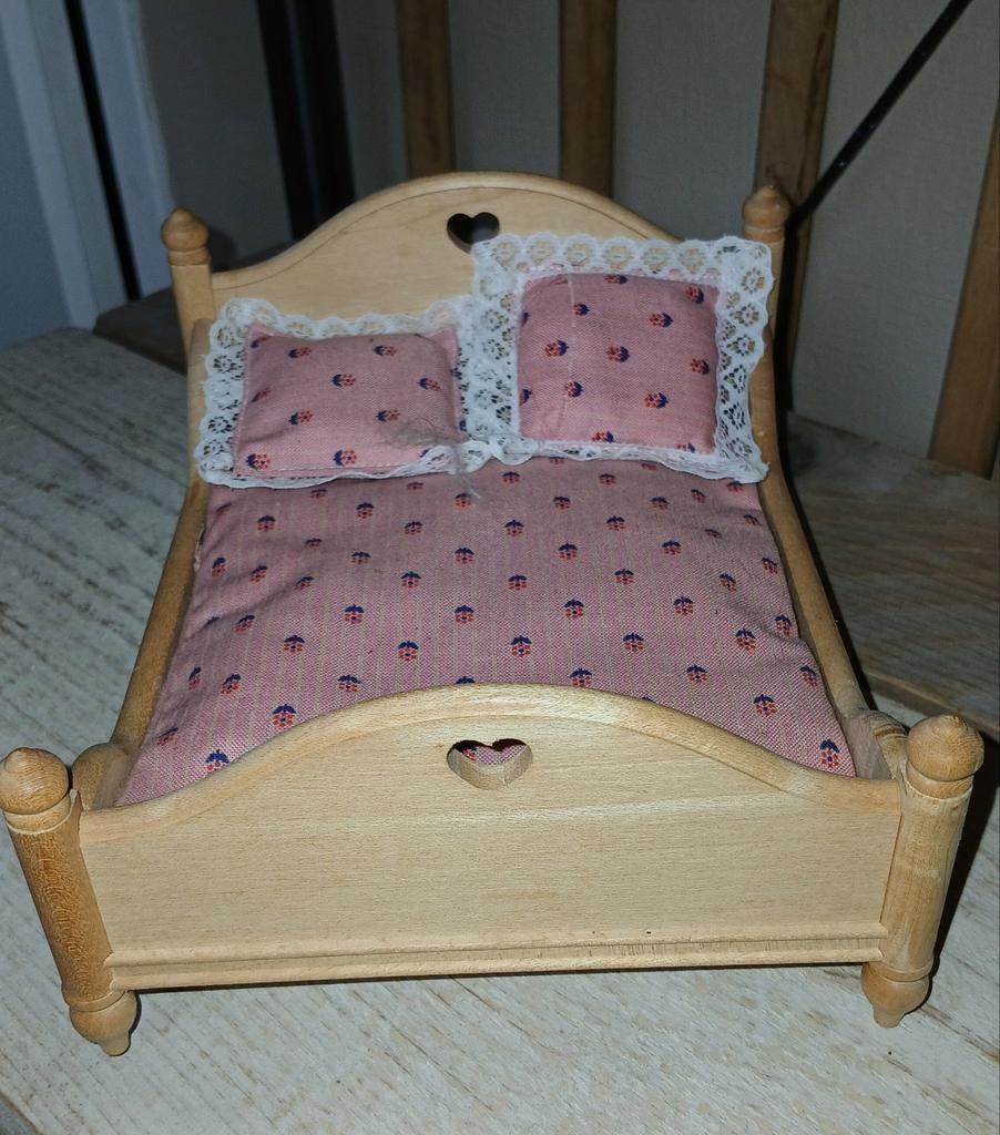 Bodo Hennig bed en toilet 1:16, Verzamelen, Ophalen of Verzenden, Poppenhuis