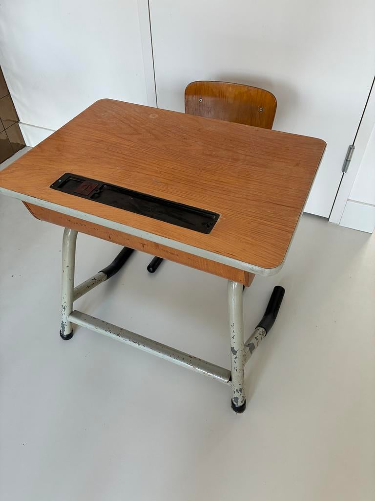 Vintage houten lessenaar met school stoeltje, Ophalen