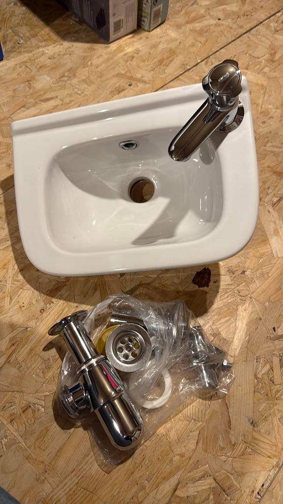 Fontein (wastafel) Sphinx met kraan en toebehoren, Doe-het-zelf en Verbouw, Sanitair, Ophalen of Verzenden, Nieuw, Wastafel