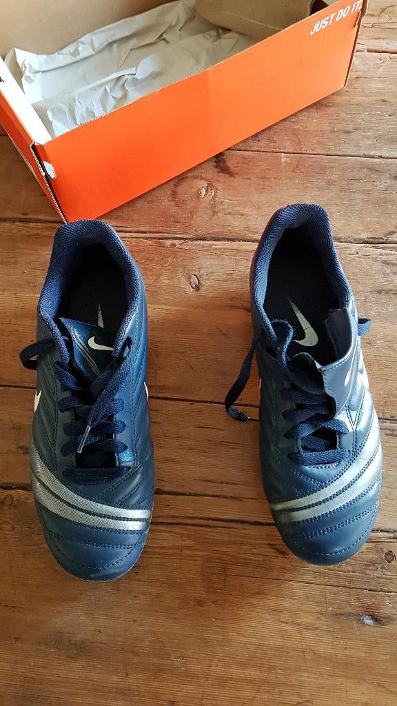 Voetbalschoenen maat 41, Sport en Fitness, Voetbal, Ophalen, Maat XS of kleiner, Schoenen, Zo goed als nieuw