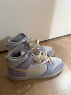 Paars/gele Jordans - Maat 39/40, Kleding | Dames, Schoenen, Ophalen of Verzenden, Gedragen, Overige kleuren, Sneakers of Gympen