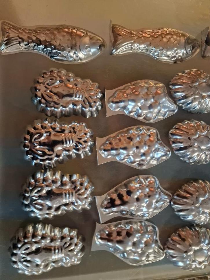 Vintage metalen bakvormpjes - diverse vormen, Antiek en Kunst, Antiek | Keukenbenodigdheden, Ophalen of Verzenden