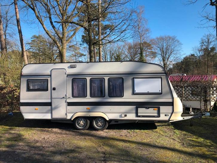 Hobby 15D caravan uit 1990 met voortent, Caravans en Kamperen, Caravans, Particulier, tot en met 4, Rondzit, Hobby, Koelkast, Ophalen