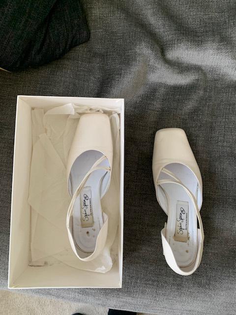 Trouw schoenen ivoor kleurig maat 37/5, Kleding | Dames, Schoenen, Pumps, Overige kleuren, Ophalen of Verzenden, Zo goed als nieuw