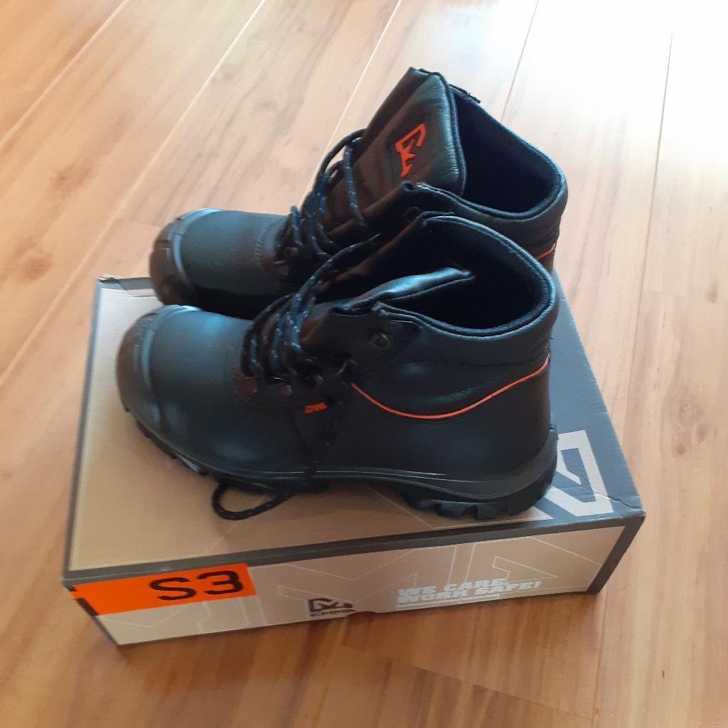 Veiligheidsschoenen Emma mt42, Ophalen, Nieuw