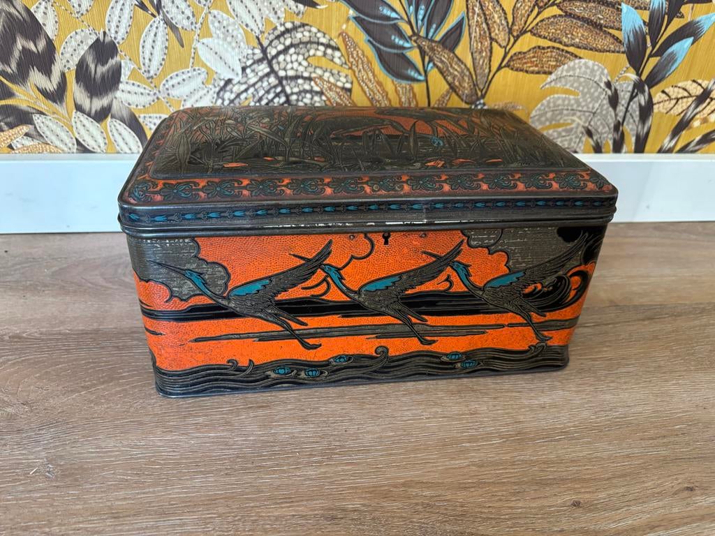 Vintage blikken trommel met kraanvogels, Verzamelen, Blikken, Ophalen of Verzenden, Gebruikt, Koek(jes), Overige merken