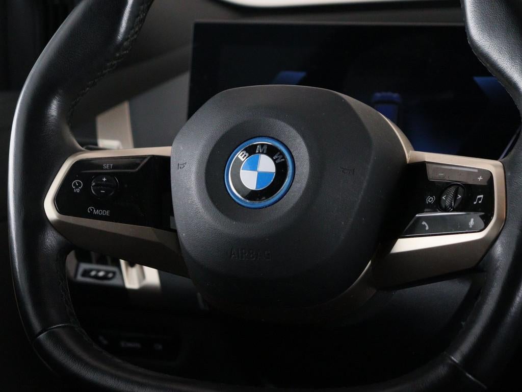 BMW iX xDrive40 Business Edition Plus 77 kWh (bj 2023), Auto's, BMW, Gebruikt, Met garantie (alle), 24 min, Vierwielaandrijving