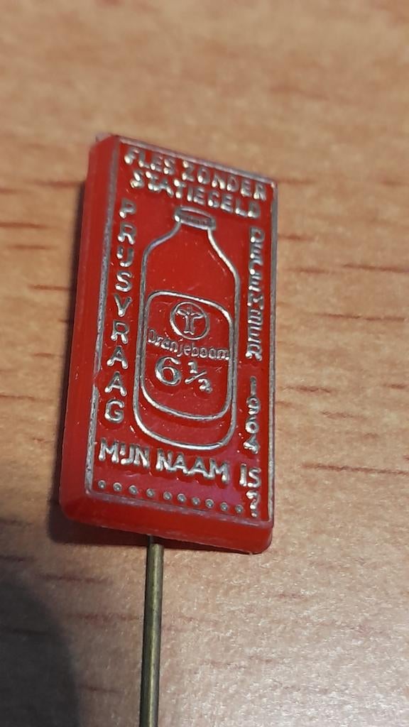 Vintage Oranjeboom 6% bierflesje speldje, Verzamelen, Verzenden, Gebruikt, Oranjeboom