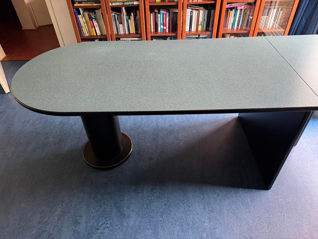 Grote vergadertafel / eettafel met uniek design, Huis en Inrichting, Tafels | Eettafels, Ophalen, Kunststof, Gebruikt, 200 cm of meer