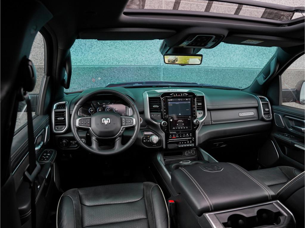 Dodge Ram 1500 5.7L V8 4x4 Crew Cab Laramie Night |Luchtveri, Auto's, Automaat, Gebruikt, 5654 cc, 402 pk