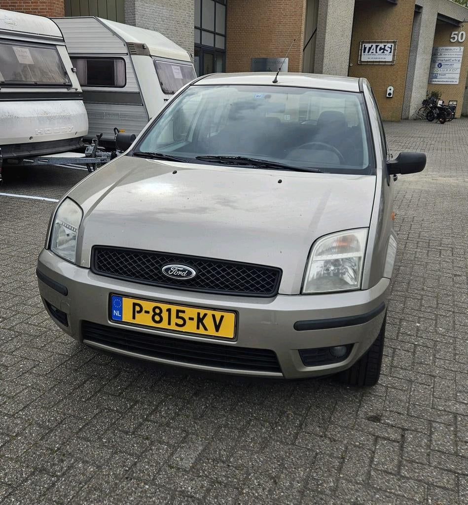 Ford Fusion 1.4 16V 2004 Grijs, Auto's, Voorwielaandrijving, 15 km/l, 40 €/maand, Bedrijf