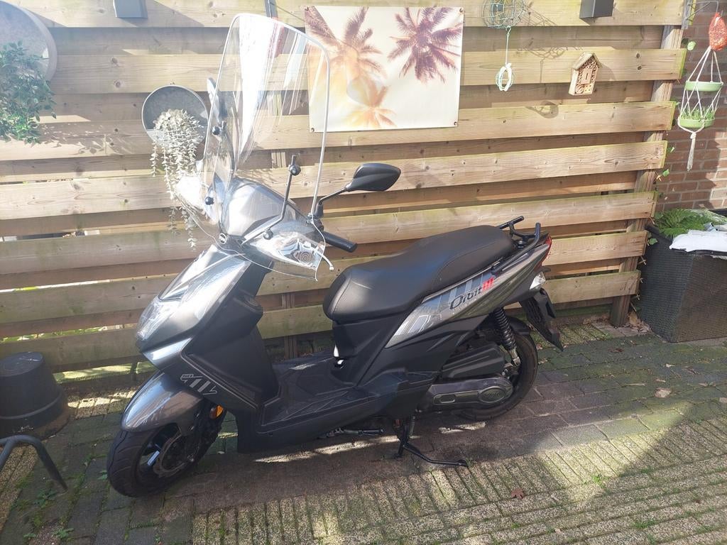 Sym ORBIT III Bromscooter  bj 2025, Ophalen, Maximaal 45 km/u, Zo goed als nieuw, Benzine