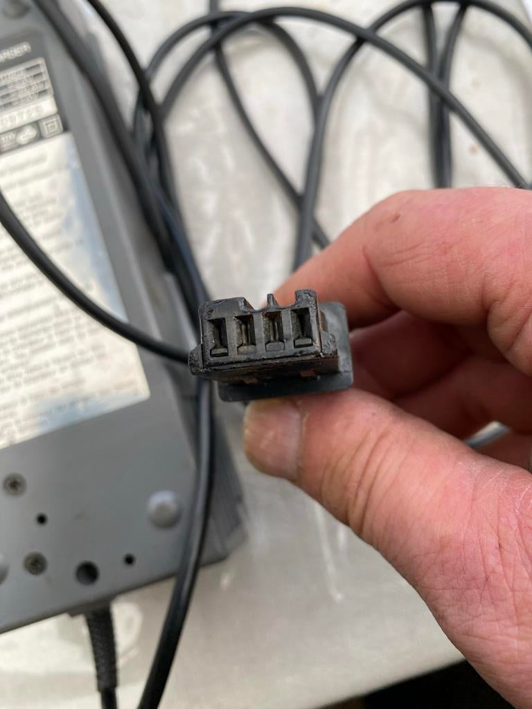 Sparta Yamaha Acculader X07 - 24V Batterijlader, Ophalen, Gebruikt