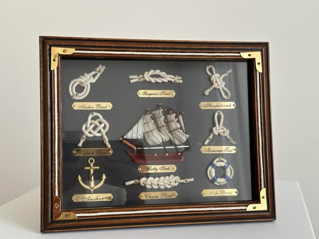 Zeemansdecoratie met knopen en schaalmodel, Verzamelen, Scheepvaart, Ophalen, Gebruikt, Zeilboot, Gebruiksvoorwerp